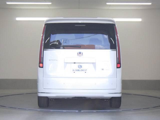 ステップワゴン ２．０ｅ：ＨＥＶ　ＳＰＡＤＡ　ＰＲＥＭＩＵＭ　ＬＩＮＥ　７人　マルチカメラ　両側自動ドア　Ｆセグ　ＵＳＢ接続　クリアランスソナ　クルーズＣ　助手席エアバッグ　電格ミラー　スマートＫ　シ－トヒ－タ－　バックカメラ　オットマン　ＬＥＤライト　キーフリー　３列シート（22枚目）