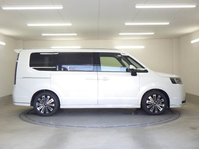 ステップワゴン ２．０ｅ：ＨＥＶ　ＳＰＡＤＡ　ＰＲＥＭＩＵＭ　ＬＩＮＥ　７人　マルチカメラ　両側自動ドア　Ｆセグ　ＵＳＢ接続　クリアランスソナ　クルーズＣ　助手席エアバッグ　電格ミラー　スマートＫ　シ－トヒ－タ－　バックカメラ　オットマン　ＬＥＤライト　キーフリー　３列シート（23枚目）