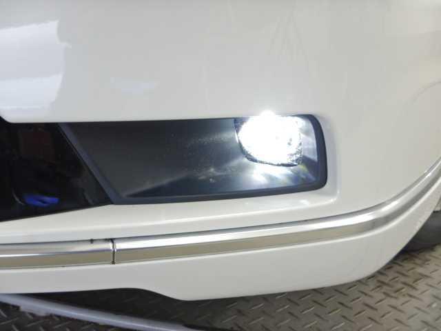 ステップワゴン ２．０ｅ：ＨＥＶ　ＳＰＡＤＡ　ＰＲＥＭＩＵＭ　ＬＩＮＥ　７人　マルチカメラ　両側自動ドア　Ｆセグ　ＵＳＢ接続　クリアランスソナ　クルーズＣ　助手席エアバッグ　電格ミラー　スマートＫ　シ－トヒ－タ－　バックカメラ　オットマン　ＬＥＤライト　キーフリー　３列シート（26枚目）