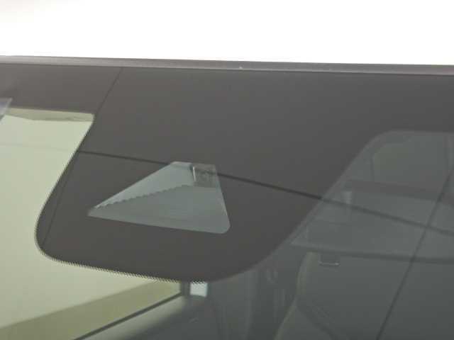 ステップワゴン ２．０ｅ：ＨＥＶ　ＳＰＡＤＡ　ＰＲＥＭＩＵＭ　ＬＩＮＥ　７人　マルチカメラ　両側自動ドア　Ｆセグ　ＵＳＢ接続　クリアランスソナ　クルーズＣ　助手席エアバッグ　電格ミラー　スマートＫ　シ－トヒ－タ－　バックカメラ　オットマン　ＬＥＤライト　キーフリー　３列シート（28枚目）