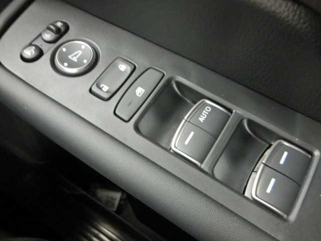 ステップワゴン ２．０ｅ：ＨＥＶ　ＳＰＡＤＡ　ＰＲＥＭＩＵＭ　ＬＩＮＥ　７人　マルチカメラ　両側自動ドア　Ｆセグ　ＵＳＢ接続　クリアランスソナ　クルーズＣ　助手席エアバッグ　電格ミラー　スマートＫ　シ－トヒ－タ－　バックカメラ　オットマン　ＬＥＤライト　キーフリー　３列シート（32枚目）