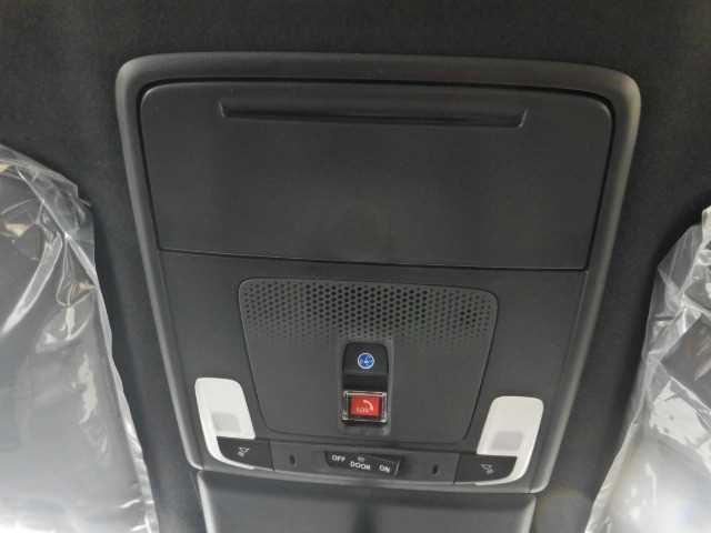 ステップワゴン ２．０ｅ：ＨＥＶ　ＳＰＡＤＡ　ＰＲＥＭＩＵＭ　ＬＩＮＥ　７人　マルチカメラ　両側自動ドア　Ｆセグ　ＵＳＢ接続　クリアランスソナ　クルーズＣ　助手席エアバッグ　電格ミラー　スマートＫ　シ－トヒ－タ－　バックカメラ　オットマン　ＬＥＤライト　キーフリー　３列シート（33枚目）