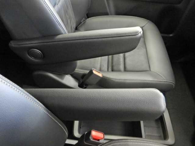 ステップワゴン ２．０ｅ：ＨＥＶ　ＳＰＡＤＡ　ＰＲＥＭＩＵＭ　ＬＩＮＥ　７人　マルチカメラ　両側自動ドア　Ｆセグ　ＵＳＢ接続　クリアランスソナ　クルーズＣ　助手席エアバッグ　電格ミラー　スマートＫ　シ－トヒ－タ－　バックカメラ　オットマン　ＬＥＤライト　キーフリー　３列シート（38枚目）