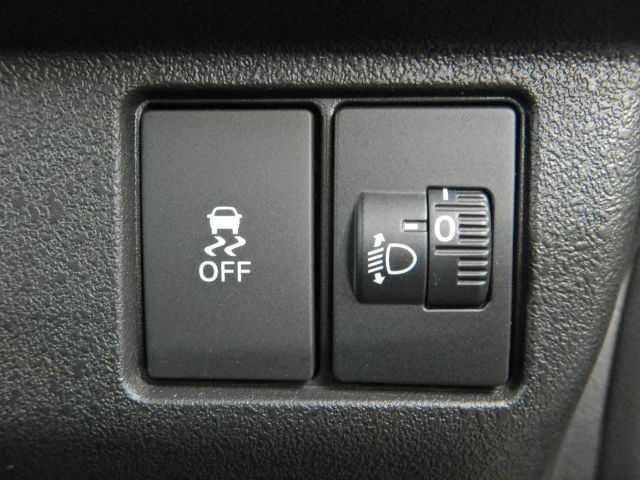 Ｎ－ＢＯＸカスタム Ｎ－ＢＯＸ　ＣＵＳＴＯＭ　ナビ／ＴＶ　バックカメラ　パワースライドア　ＣＭＢＳ　電格ミラー　オートエアコン　スマートキ　ＬＥＤ　盗難防止装置　クルコン　バックカメラ　フルセグＴＶ　パワーステアリング　エアバッグ　ＥＳＣ　パワーウインドウ　オートライト（6枚目）