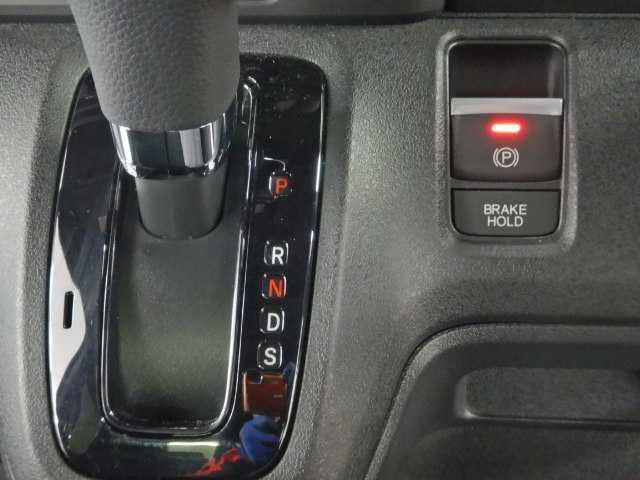 Ｎ－ＢＯＸカスタム Ｎ－ＢＯＸ　ＣＵＳＴＯＭ　ナビ／ＴＶ　バックカメラ　パワースライドア　ＣＭＢＳ　電格ミラー　オートエアコン　スマートキ　ＬＥＤ　盗難防止装置　クルコン　バックカメラ　フルセグＴＶ　パワーステアリング　エアバッグ　ＥＳＣ　パワーウインドウ　オートライト（10枚目）