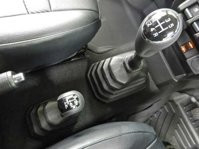 ジムニーノマド １．５ＦＣ　ブラック２トーンルーフ　５Ｆ　９インチナビ／ＴＶ　フルオートエアコン　Ｉ－ＳＴＯＰ　アクティブクルーズコントロール　パートタイム４ＷＤ　盗難防止システム　スマートキープッシュスタート　Ｂカメラ　ＬＥＤヘッドライト　ＥＴＣ　前席シートヒーター　ＡＢＳ（9枚目）