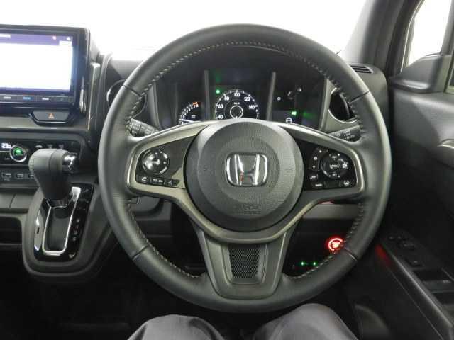 Ｎ－ＷＧＮカスタム カスタム　Ｌ・ターボ　８インチナビ／ＴＶ　ＬＥＤライト　衝突被害軽減装置　ＬＥＤランプ　ワンオーナー車　クリアランスソナー　Ｂカメ　サイドエアバック　前席シートヒーター　メモリーナビ　イモビ　スマートキー・プッシュスタート　キーフリー　横滑り防止　Ａライト（8枚目）