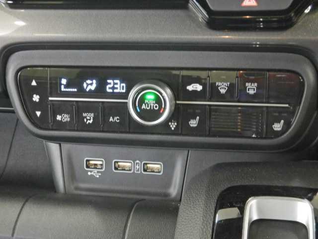 Ｎ－ＷＧＮカスタム カスタム　Ｌ・ターボ　８インチナビ／ＴＶ　ＬＥＤライト　衝突被害軽減装置　ＬＥＤランプ　ワンオーナー車　クリアランスソナー　Ｂカメ　サイドエアバック　前席シートヒーター　メモリーナビ　イモビ　スマートキー・プッシュスタート　キーフリー　横滑り防止　Ａライト（10枚目）