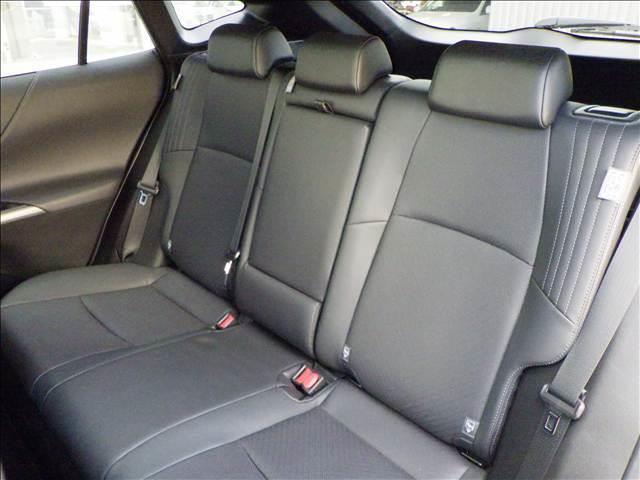 ハリアーハイブリッド ２．５Ｚ　レザーＰＫＧ　全方位カメラ　調光パノラマルーフ　革　Ｃソナー　全方位モニタ　電動トランク　電動格納ミラー　パノラマサンルーフ　シートヒータ　地デジ　横滑防止　盗難防止システム　オートハイビーム　シートクーラー　Ｂモニター　ＵＳＢ接続　オートライト　革（14枚目）