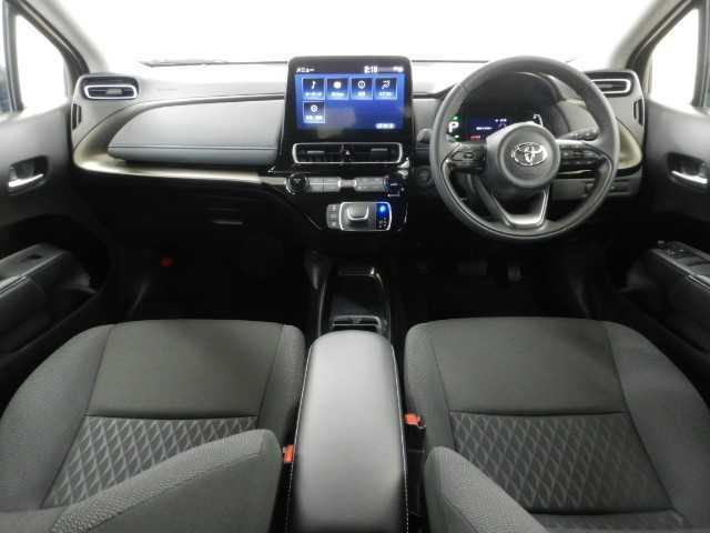 アクア １．５Ｚ　全方位カメラ　ディスプレイオーディオ　ＵＳＢ接続　ＡＨＢ　ソナー　衝突安全ボディ　パークアシスト　ＬＥＤヘッドライト　オートライト　スマートキー　１００Ｖ電源　イモビライザー　オートクルーズコントロール　エアコン　ＥＳＣ　キーレス　ＡＢＳ（3枚目）