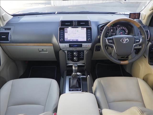 ランドクルーザープラド ２．８Ｄ－ＴＢ　ＴＺ－Ｇ　サンルーフ　革　９インチナビ　オートハイビーム　エアシート　横滑り防止装置　ＬＥＤライト　パノラミックビュー　オートクルーズコントロール　パワーウィンドウ　電動格納サードシート　電動シート　３列シート　メモリーナビ　４ＷＤ　ナビ（3枚目）