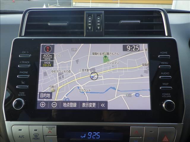 ランドクルーザープラド ２．８Ｄ－ＴＢ　ＴＺ－Ｇ　サンルーフ　革　９インチナビ　オートハイビーム　エアシート　横滑り防止装置　ＬＥＤライト　パノラミックビュー　オートクルーズコントロール　パワーウィンドウ　電動格納サードシート　電動シート　３列シート　メモリーナビ　４ＷＤ　ナビ（4枚目）