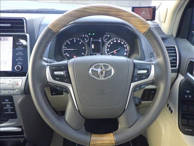 ランドクルーザープラド ２．８Ｄ－ＴＢ　ＴＺ－Ｇ　サンルーフ　革　９インチナビ　オートハイビーム　エアシート　横滑り防止装置　ＬＥＤライト　パノラミックビュー　オートクルーズコントロール　パワーウィンドウ　電動格納サードシート　電動シート　３列シート　メモリーナビ　４ＷＤ　ナビ（12枚目）