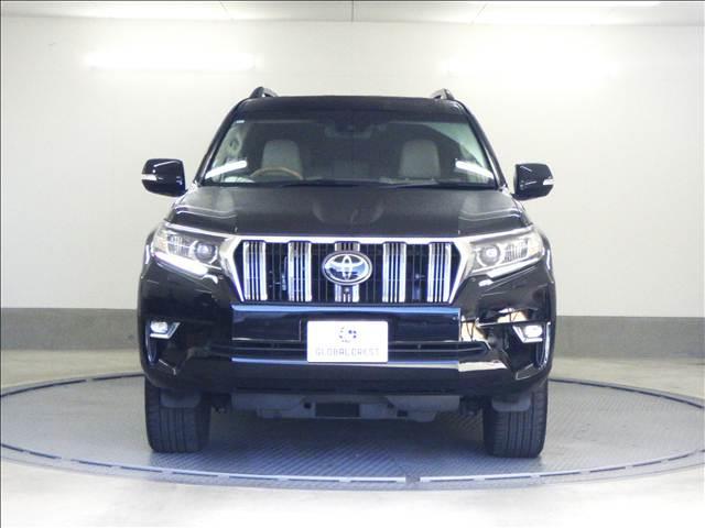 ランドクルーザープラド ２．８Ｄ－ＴＢ　ＴＺ－Ｇ　サンルーフ　革　９インチナビ　オートハイビーム　エアシート　横滑り防止装置　ＬＥＤライト　パノラミックビュー　オートクルーズコントロール　パワーウィンドウ　電動格納サードシート　電動シート　３列シート　メモリーナビ　４ＷＤ　ナビ（13枚目）