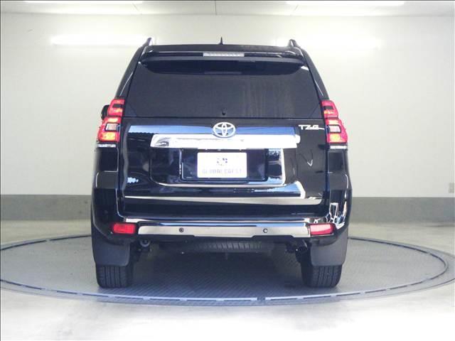 ランドクルーザープラド ２．８Ｄ－ＴＢ　ＴＺ－Ｇ　サンルーフ　革　９インチナビ　オートハイビーム　エアシート　横滑り防止装置　ＬＥＤライト　パノラミックビュー　オートクルーズコントロール　パワーウィンドウ　電動格納サードシート　電動シート　３列シート　メモリーナビ　４ＷＤ　ナビ（14枚目）