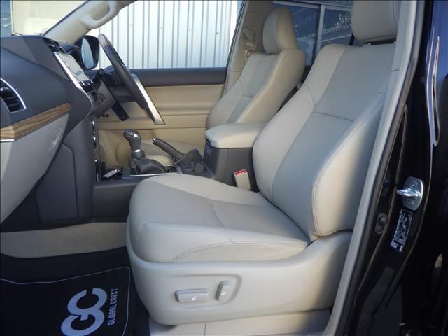 ランドクルーザープラド ２．８Ｄ－ＴＢ　ＴＺ－Ｇ　サンルーフ　革　９インチナビ　オートハイビーム　エアシート　横滑り防止装置　ＬＥＤライト　パノラミックビュー　オートクルーズコントロール　パワーウィンドウ　電動格納サードシート　電動シート　３列シート　メモリーナビ　４ＷＤ　ナビ（17枚目）