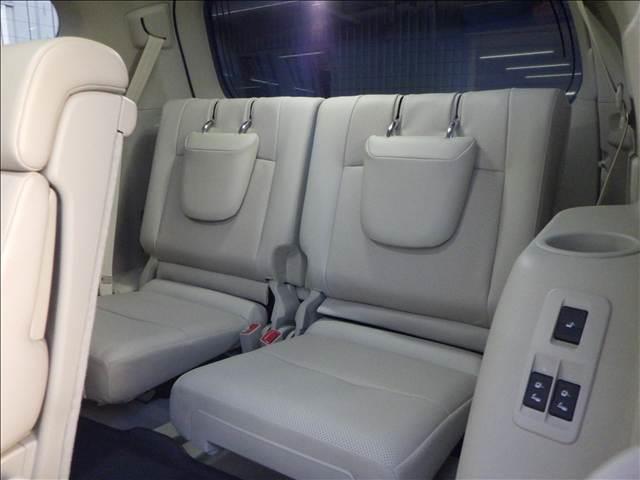 ランドクルーザープラド ２．８Ｄ－ＴＢ　ＴＺ－Ｇ　サンルーフ　革　９インチナビ　オートハイビーム　エアシート　横滑り防止装置　ＬＥＤライト　パノラミックビュー　オートクルーズコントロール　パワーウィンドウ　電動格納サードシート　電動シート　３列シート　メモリーナビ　４ＷＤ　ナビ（19枚目）