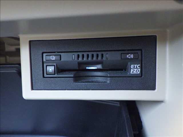 ランドクルーザープラド ２．８Ｄ－ＴＢ　ＴＺ－Ｇ　サンルーフ　革　９インチナビ　オートハイビーム　エアシート　横滑り防止装置　ＬＥＤライト　パノラミックビュー　オートクルーズコントロール　パワーウィンドウ　電動格納サードシート　電動シート　３列シート　メモリーナビ　４ＷＤ　ナビ（40枚目）