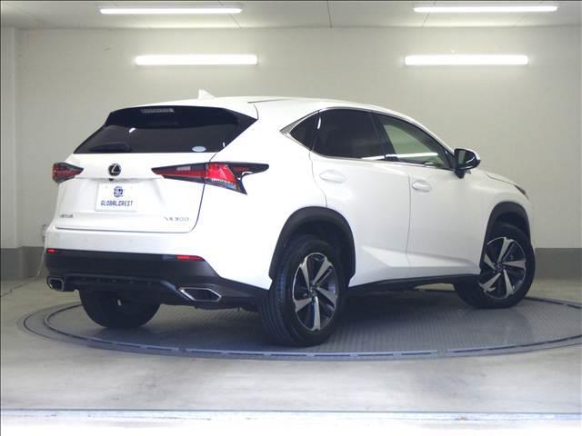 ＮＸ ＮＸ３００　バージョンＬ　全方位カメラ　純正ナビ／ＴＶ　オートハイビーム　シートクーラー　全周囲　ナビＴＶ　衝突被害軽減　Ｓキー　キーレス　ＥＴＣ車載器　本革シート　クルコン　ＬＥＤヘッド　バックモニター　横滑り防止装置　シートヒーター　パワーシート（2枚目）