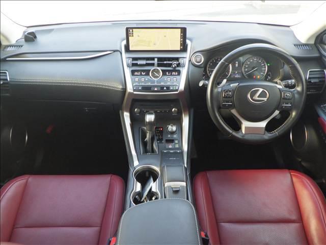 ＮＸ ＮＸ３００　バージョンＬ　全方位カメラ　純正ナビ／ＴＶ　オートハイビーム　シートクーラー　全周囲　ナビＴＶ　衝突被害軽減　Ｓキー　キーレス　ＥＴＣ車載器　本革シート　クルコン　ＬＥＤヘッド　バックモニター　横滑り防止装置　シートヒーター　パワーシート（3枚目）