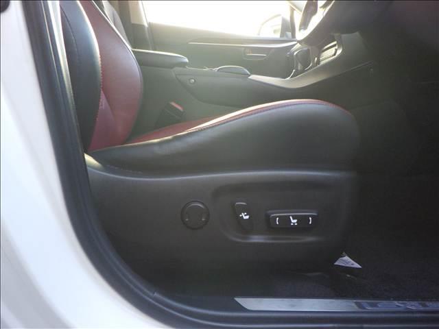 ＮＸ ＮＸ３００　バージョンＬ　全方位カメラ　純正ナビ／ＴＶ　オートハイビーム　シートクーラー　全周囲　ナビＴＶ　衝突被害軽減　Ｓキー　キーレス　ＥＴＣ車載器　本革シート　クルコン　ＬＥＤヘッド　バックモニター　横滑り防止装置　シートヒーター　パワーシート（12枚目）