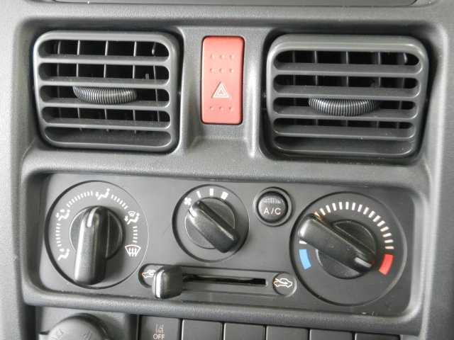 キャリイトラック ＫＸ　５ＭＴ　セーフティサポート　ＡＣ／ＰＳ／ＰＷ　ダブルエアバック　１オーナー　運転席エアバック　パワステ　エアコン付　パワーウインドウ　ＡＢＳ　ＥＳＣ　衝突安全ボディ　盗難防止システム　衝突軽減ブレーキサポート（8枚目）