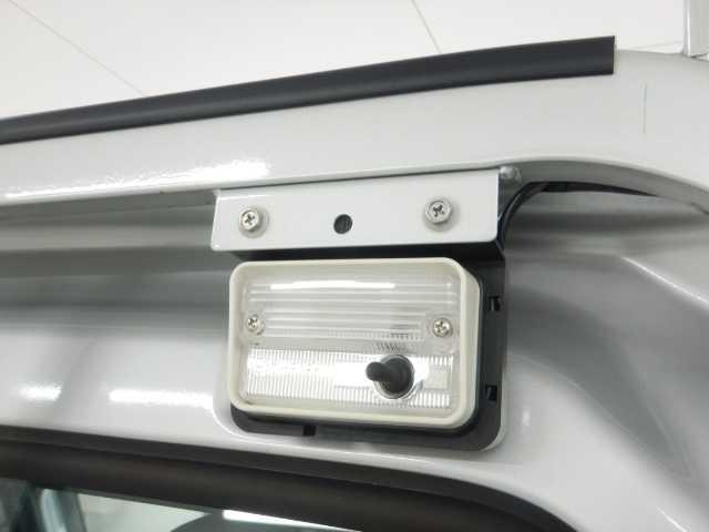 キャリイトラック ＫＸ　５ＭＴ　セーフティサポート　ＡＣ／ＰＳ／ＰＷ　ダブルエアバック　１オーナー　運転席エアバック　パワステ　エアコン付　パワーウインドウ　ＡＢＳ　ＥＳＣ　衝突安全ボディ　盗難防止システム　衝突軽減ブレーキサポート（9枚目）