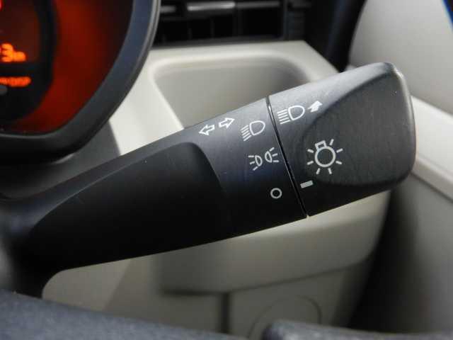 ムーヴ Ｌ　ＳＡＩＩＩ　キーレス　ＣＤステレオ　電格ミラー　ソナー　電動格納・電動ミラー　ＶＳＣ　　盗難防止　キーレスエントリーシステム　Ｗエアバッグ　ハイビームアシスト　エアコン　ＡＢＳ　パワーウィンドウ　衝突安全ボディ　エアバック（11枚目）