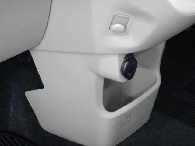 ムーヴ Ｌ　ＳＡＩＩＩ　キーレス　ＣＤステレオ　電格ミラー　ソナー　電動格納・電動ミラー　ＶＳＣ　　盗難防止　キーレスエントリーシステム　Ｗエアバッグ　ハイビームアシスト　エアコン　ＡＢＳ　パワーウィンドウ　衝突安全ボディ　エアバック（28枚目）