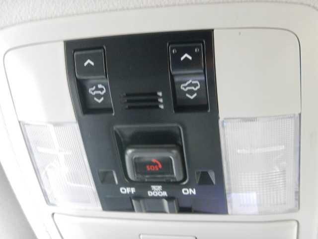 ランドクルーザープラド 2.8D-TB TZ-G サンルーフ 革 9インチナビ オートハイビーム エアシート 横滑り防止装置 LEDライト パノラミックビュー オートクルーズコントロール パワーウィンドウ 電動格納サードシート 電動シート 3列シート メモリーナビ 4WD ナビ(10枚目)