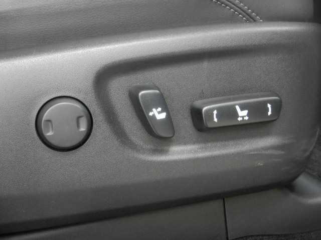 ランドクルーザープラド 2.8D-TB TZ-G サンルーフ 革 9インチナビ オートハイビーム エアシート 横滑り防止装置 LEDライト パノラミックビュー オートクルーズコントロール パワーウィンドウ 電動格納サードシート 電動シート 3列シート メモリーナビ 4WD ナビ(12枚目)