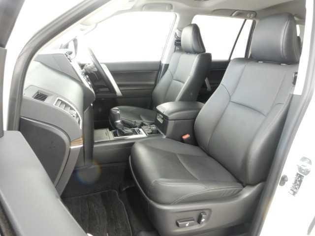 ランドクルーザープラド 2.8D-TB TZ-G サンルーフ 革 9インチナビ オートハイビーム エアシート 横滑り防止装置 LEDライト パノラミックビュー オートクルーズコントロール パワーウィンドウ 電動格納サードシート 電動シート 3列シート メモリーナビ 4WD ナビ(17枚目)