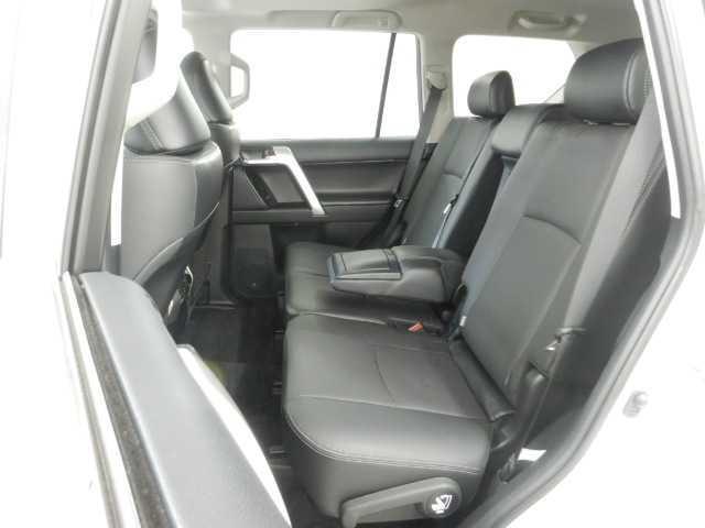 ランドクルーザープラド 2.8D-TB TZ-G サンルーフ 革 9インチナビ オートハイビーム エアシート 横滑り防止装置 LEDライト パノラミックビュー オートクルーズコントロール パワーウィンドウ 電動格納サードシート 電動シート 3列シート メモリーナビ 4WD ナビ(18枚目)