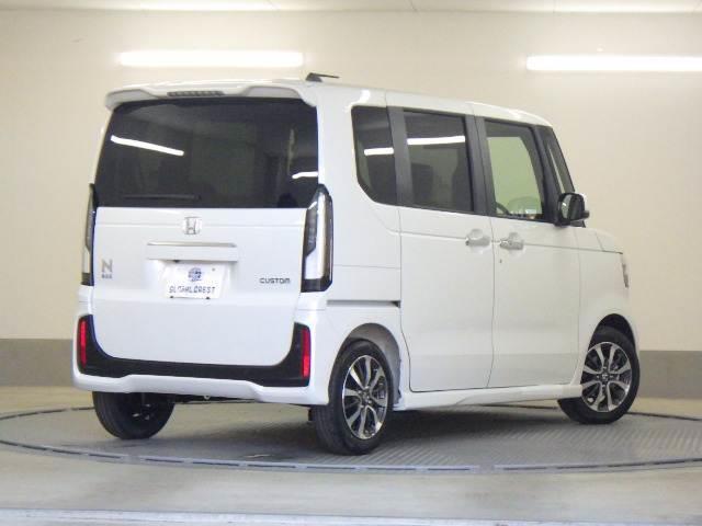 N-BOXカスタム N-BOX カスタム ホンダセンシング パワースライド パワースライドア USB接続 CMBS 電格ミラー オートエアコン スマートキ LED 盗難防止装置 クルコン バックカメラ パワーステアリング エアバッグ ESC パワーウインドウ オートライト(2枚目)