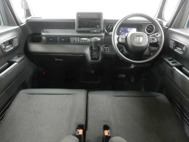 N-BOXカスタム N-BOX カスタム ホンダセンシング パワースライド パワースライドア USB接続 CMBS 電格ミラー オートエアコン スマートキ LED 盗難防止装置 クルコン バックカメラ パワーステアリング エアバッグ ESC パワーウインドウ オートライト(3枚目)