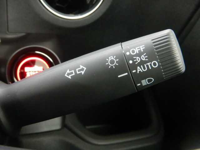 N-BOXカスタム N-BOX カスタム ホンダセンシング パワースライド パワースライドア USB接続 CMBS 電格ミラー オートエアコン スマートキ LED 盗難防止装置 クルコン バックカメラ パワーステアリング エアバッグ ESC パワーウインドウ オートライト(11枚目)