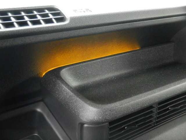 N-BOXカスタム N-BOX カスタム ホンダセンシング パワースライド パワースライドア USB接続 CMBS 電格ミラー オートエアコン スマートキ LED 盗難防止装置 クルコン バックカメラ パワーステアリング エアバッグ ESC パワーウインドウ オートライト(12枚目)