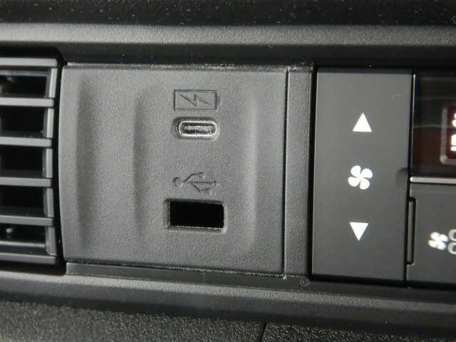 N-BOXカスタム N-BOX カスタム ホンダセンシング パワースライド パワースライドア USB接続 CMBS 電格ミラー オートエアコン スマートキ LED 盗難防止装置 クルコン バックカメラ パワーステアリング エアバッグ ESC パワーウインドウ オートライト(27枚目)