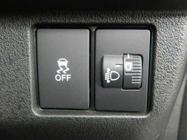 N-BOXカスタム N-BOX カスタム ホンダセンシング パワースライド パワースライドア USB接続 CMBS 電格ミラー オートエアコン スマートキ LED 盗難防止装置 クルコン バックカメラ パワーステアリング エアバッグ ESC パワーウインドウ オートライト(6枚目)