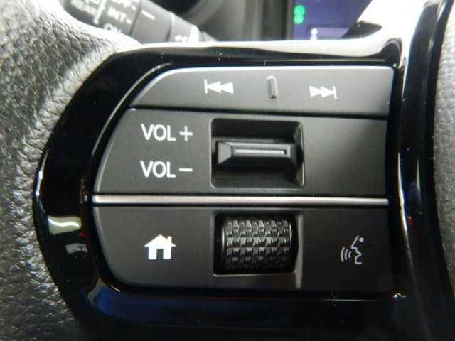 N-BOXカスタム N-BOX カスタム ホンダセンシング パワースライド パワースライドア USB接続 CMBS 電格ミラー オートエアコン スマートキ LED 盗難防止装置 クルコン バックカメラ パワーステアリング エアバッグ ESC パワーウインドウ オートライト(25枚目)