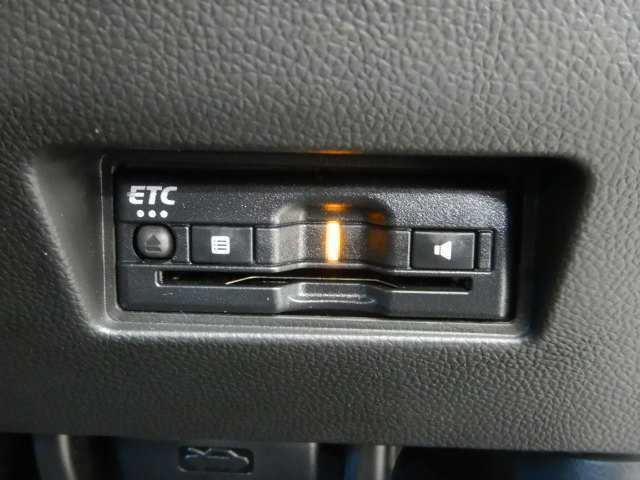 スイフト １．２ハイブリッドＲＳ　全方位カメラ　８インチナビ／ＴＶ　ナビ・ＴＶ　地デジＴＶ　Ｒカメラ　電格ミラー　全方位カメラ　ＬＥＤ　エアコン　パワーステアリング　シートヒータ　オートクルーズ　ＥＴＣ　横滑り防止装置　衝突安全ボディ　盗難防止システム　Ｗエアバッグ（12枚目）