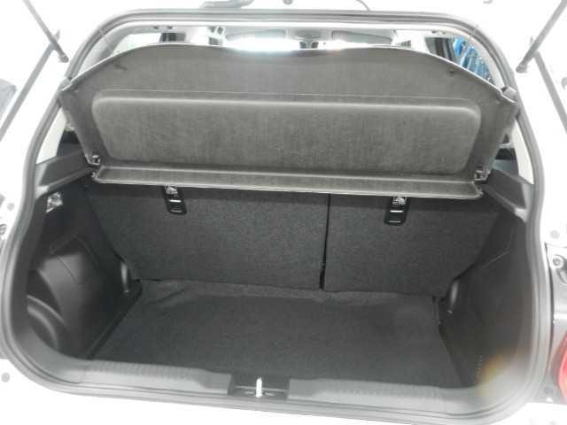 スイフト １．２ハイブリッドＲＳ　全方位カメラ　８インチナビ／ＴＶ　ナビ・ＴＶ　地デジＴＶ　Ｒカメラ　電格ミラー　全方位カメラ　ＬＥＤ　エアコン　パワーステアリング　シートヒータ　オートクルーズ　ＥＴＣ　横滑り防止装置　衝突安全ボディ　盗難防止システム　Ｗエアバッグ（19枚目）