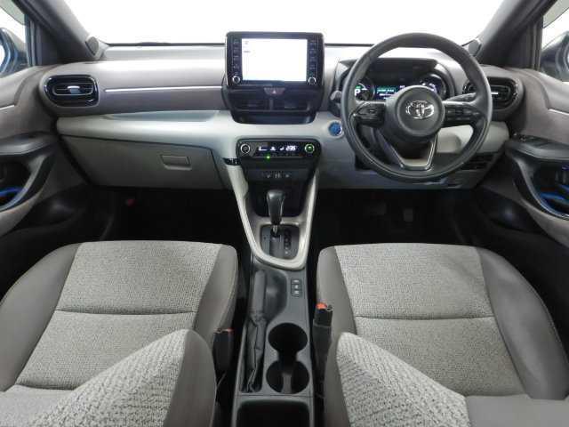 ヤリス １．５ハイブリッドＺ　全方位カメラ　ナビ／ＴＶ　ＵＳＢポート　ＰＣＳ　電格ミラー　地デジ　シートヒータ　Ｂカメラ　ＬＥＤランプ　スマキー　ＥＴＣ付き　ナビＴＶ　ＶＳＣ　パワステ　クルコン　オートライト　キーフリー　ＡＢＳ　イモビ　エアコン　全周囲Ｍ（3枚目）