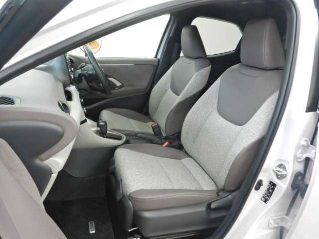 ヤリス １．５ハイブリッドＺ　全方位カメラ　ナビ／ＴＶ　ＵＳＢポート　ＰＣＳ　電格ミラー　地デジ　シートヒータ　Ｂカメラ　ＬＥＤランプ　スマキー　ＥＴＣ付き　ナビＴＶ　ＶＳＣ　パワステ　クルコン　オートライト　キーフリー　ＡＢＳ　イモビ　エアコン　全周囲Ｍ（17枚目）