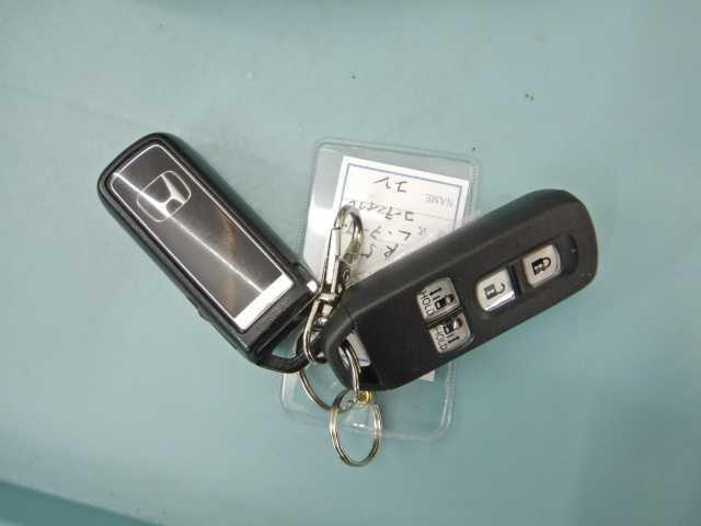 Ｎ－ＢＯＸカスタム カスタム　Ｌターボ　コーディネートスタイル　両側パワスラ　電動格納ミラー　クルコン　ＬＥＤ　Ａライト　横滑防止装置　カーテンエアバッグ　コーナーセンサー　Ｗエアバッグ　キーフリーシステム　スマートキー　運転席エアバック　アイドリンクストップ　ターボモデル（20枚目）