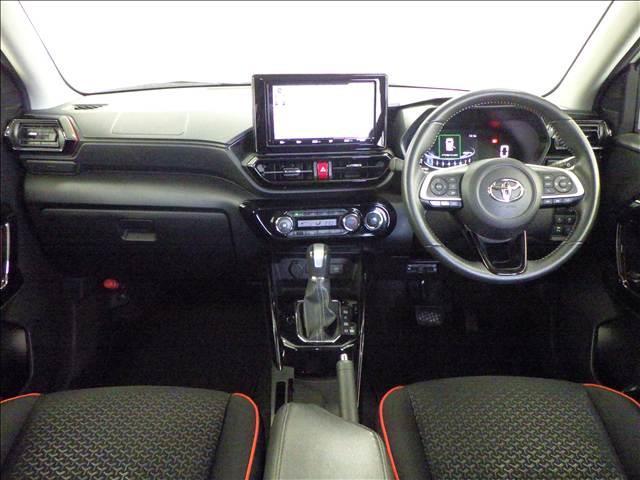 ライズ １．０Ｚ　モデリスタエアロ　全方位カメラ　９インチナビ／ＴＶ　ＳＤナビゲーション　コーナーセンサ　電動格納ミラー　誤発進抑制機能　エアコン　エアロ　シートヒータ　衝突安全ボディ　スマートキー＆プッシュスタート　ＵＳＢポート　ＶＳＡ　盗難防止装置　ワンセグ　ＡＢＳ（3枚目）