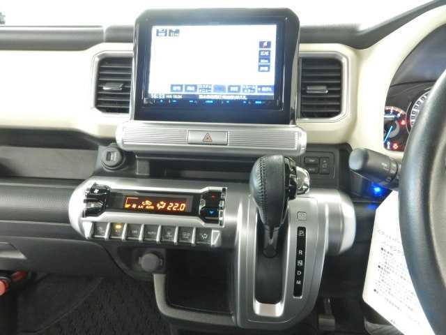 クロスビー １．０ハイブリッドＭＺ　全方位カメラ／ナビＴＶ　２トーン　キーレスエントリ　Ｃセンサー　ＴＶナビ　パワステ　盗難警報装置　電動格納ドアミラー　メモリーナビゲーション　パワーウィンドウ　ＬＥＤライト　シートヒータ　フルオートエアコン　エアバッグ　オートライト（7枚目）