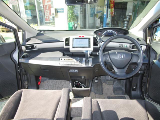 フリード Ｇ　ジャストセレクション　禁煙車／６人乗り／左電動スライドドア／バックカメラ／純正ナビ／フルセグテレビ／ＤＶＤビデオ／ＣＤ／ブルートゥース接続／ＥＴＣ／社外アルミ／ＨＩＤヘッドライト／スマートキー２本（9枚目）