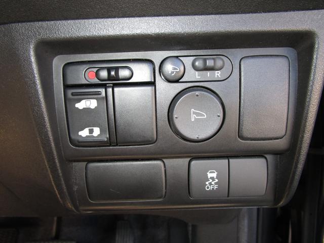 フリード Ｇ　ジャストセレクション　禁煙車／６人乗り／左電動スライドドア／バックカメラ／純正ナビ／フルセグテレビ／ＤＶＤビデオ／ＣＤ／ブルートゥース接続／ＥＴＣ／社外アルミ／ＨＩＤヘッドライト／スマートキー２本（13枚目）