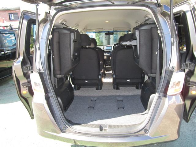 フリード Ｇ　ジャストセレクション　禁煙車／６人乗り／左電動スライドドア／バックカメラ／純正ナビ／フルセグテレビ／ＤＶＤビデオ／ＣＤ／ブルートゥース接続／ＥＴＣ／社外アルミ／ＨＩＤヘッドライト／スマートキー２本（21枚目）